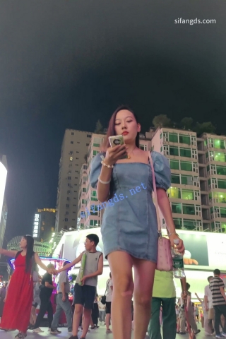 CS079【CSCD】蓝色牛仔连衣裙美女买东西撅着屁股抄底，白色内