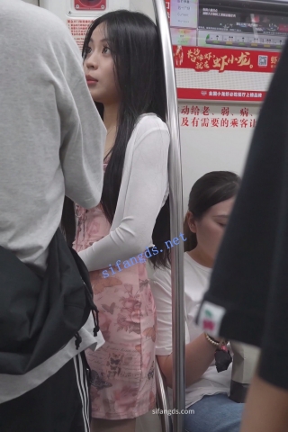  (BC-AA-553)极品花裙美女逛街..抄底无痕内..笑容甜美看镜头