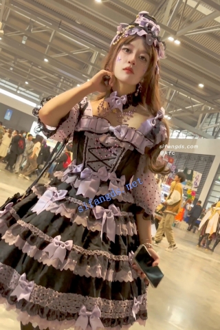 trump1268【KFC】洛丽塔萌妹独自逛街·黑色丝袜淡粉色内内前后CD