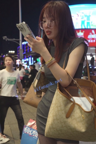  (BC-SSS-099)抄底两位花纹黑丝小姐姐..性感包臀短裙粉色窄内