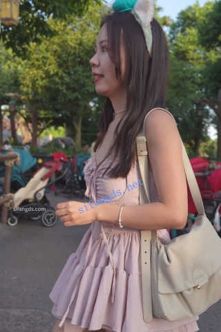 (BC-AA-595)细骚丁小姐姐逛街被CD..半蹲坐镜头..阴唇侧露好黑